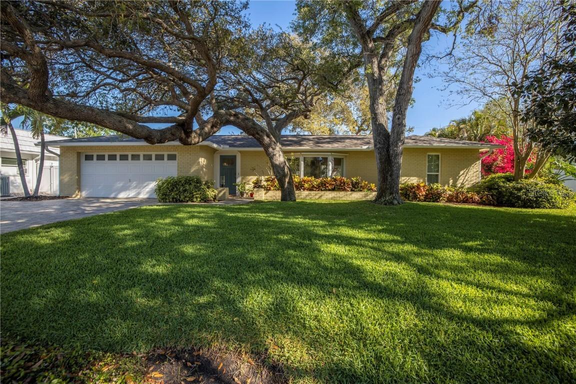 14401 Bay Hills Dr., Largo, FL 33774