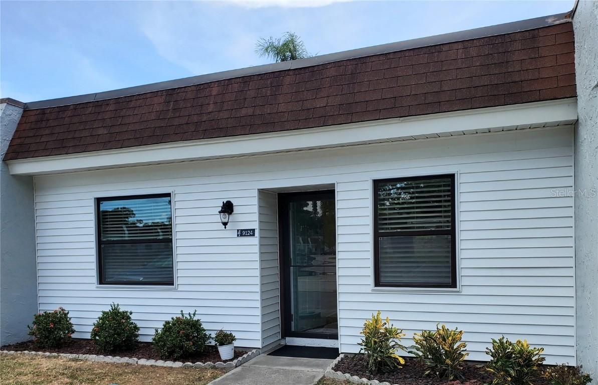 9124 Oakwood Ln., Seminole, FL 33776