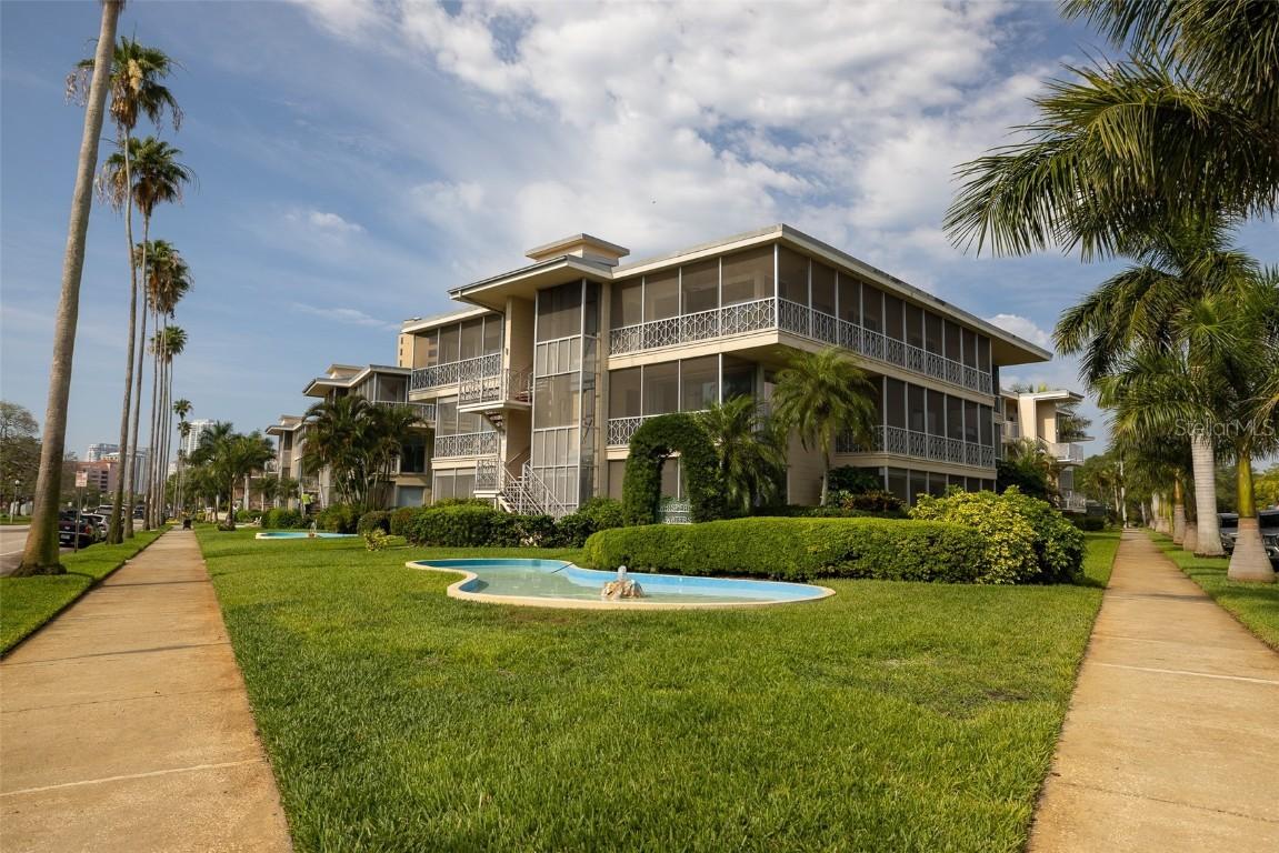 1060 N Shore Dr. #1, St Petersburg, FL 33701
