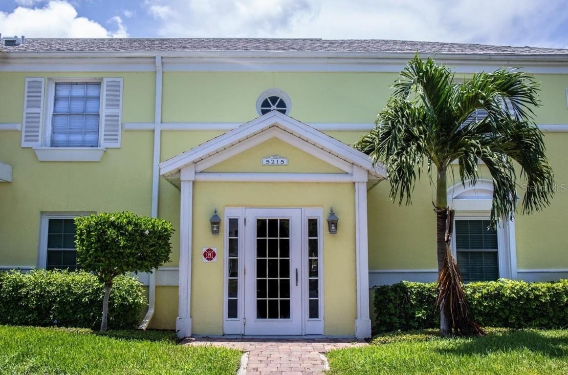 5215 Coquina Key Dr. #D, St Petersburg, FL 33705