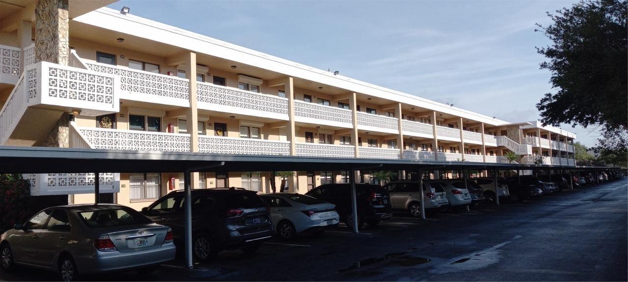 5080 Locust St Ne St. #320, St Petersburg, FL 33703