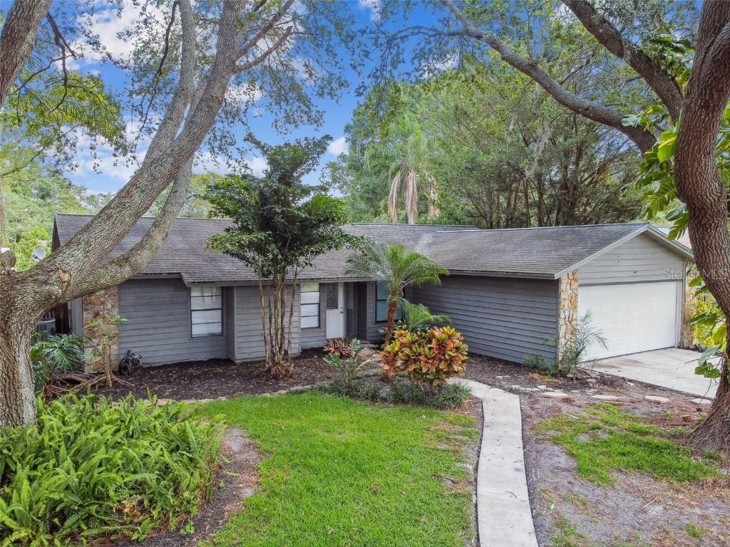 2302 Gnarled Oak Ave., Lutz, FL 33549