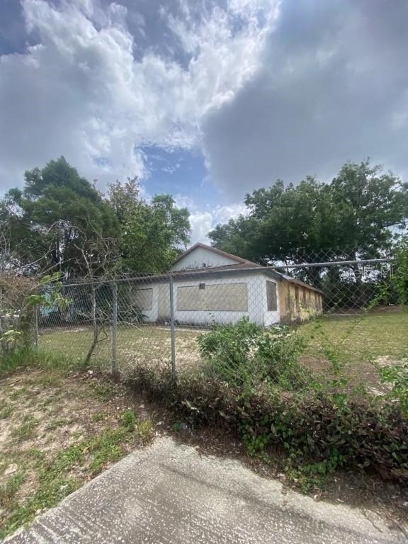 8421 N 39th St., Tampa, FL 33604