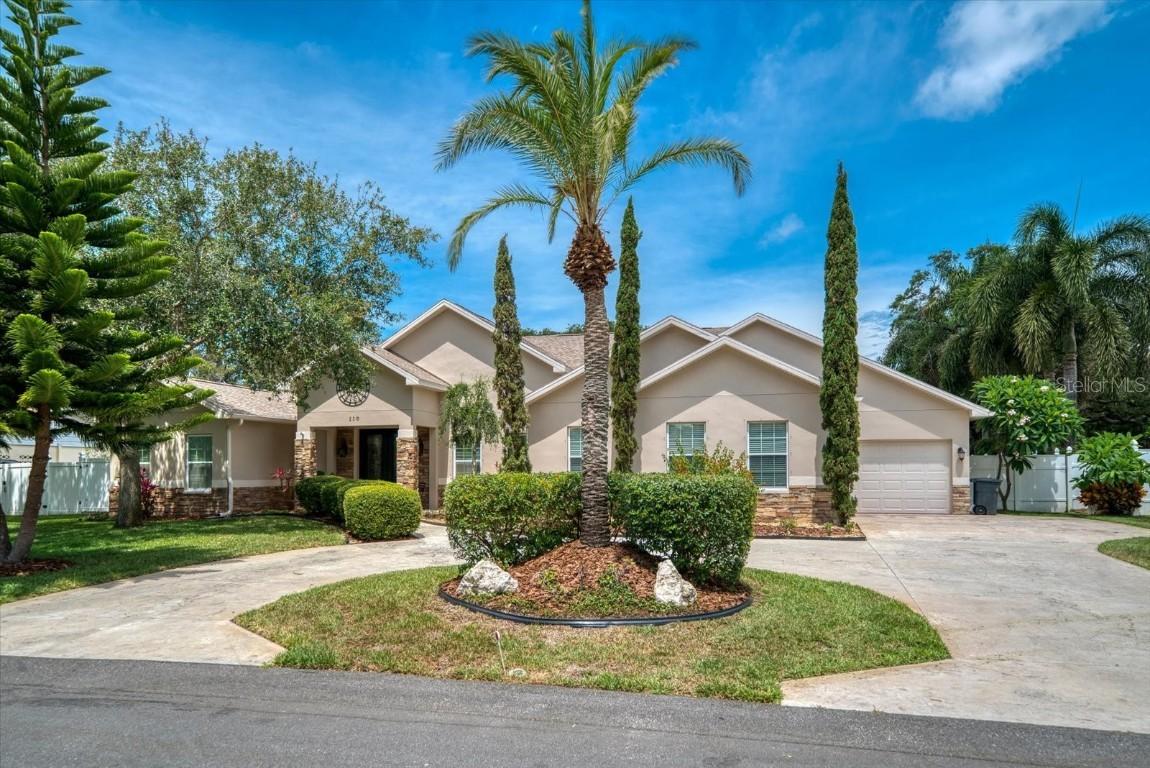 110 Live Oak Ln., Largo, FL 33770