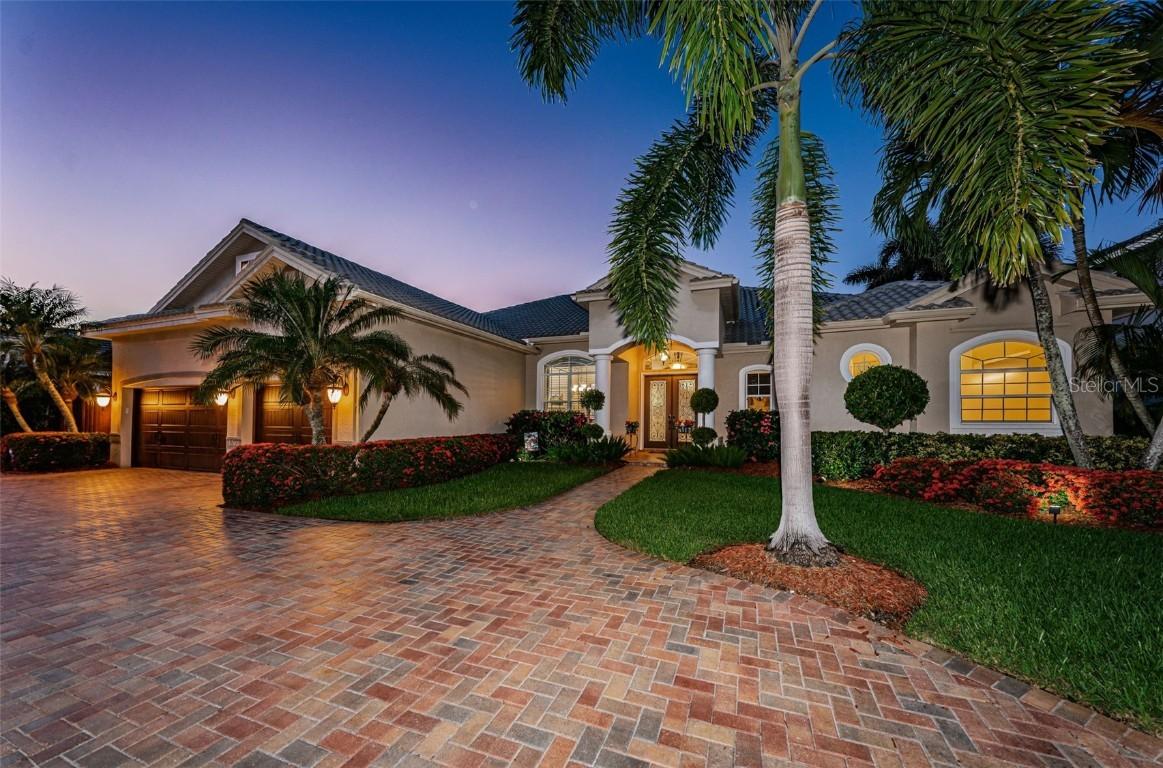 1203 Darlington Oak Cir., St Petersburg, FL 33703