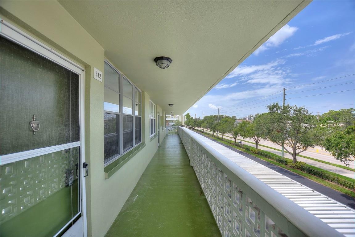 4885 1st St Ne #312, St Petersburg, FL 33703