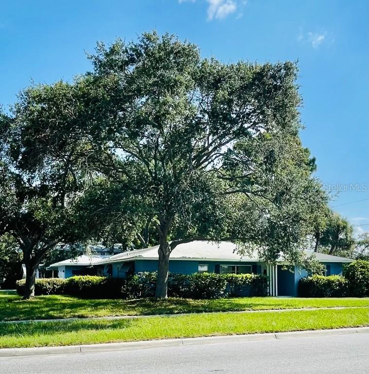 300 Corbett St., Belleair, FL 33756