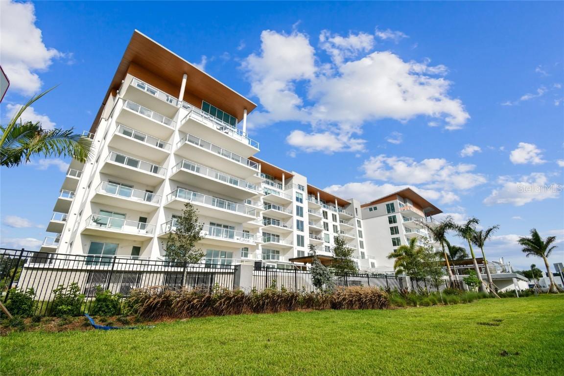 1020 Sunset Point Rd. #512, Clearwater, FL 33755