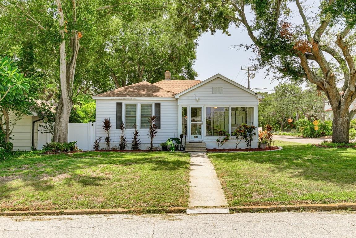 196 28th Ave., St Petersburg, FL 33704