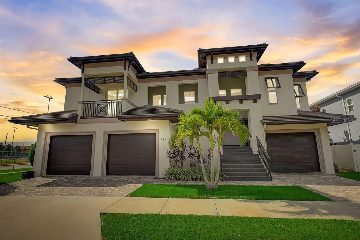 743 Seabreeze Ln., Palm Harbor, FL 34683