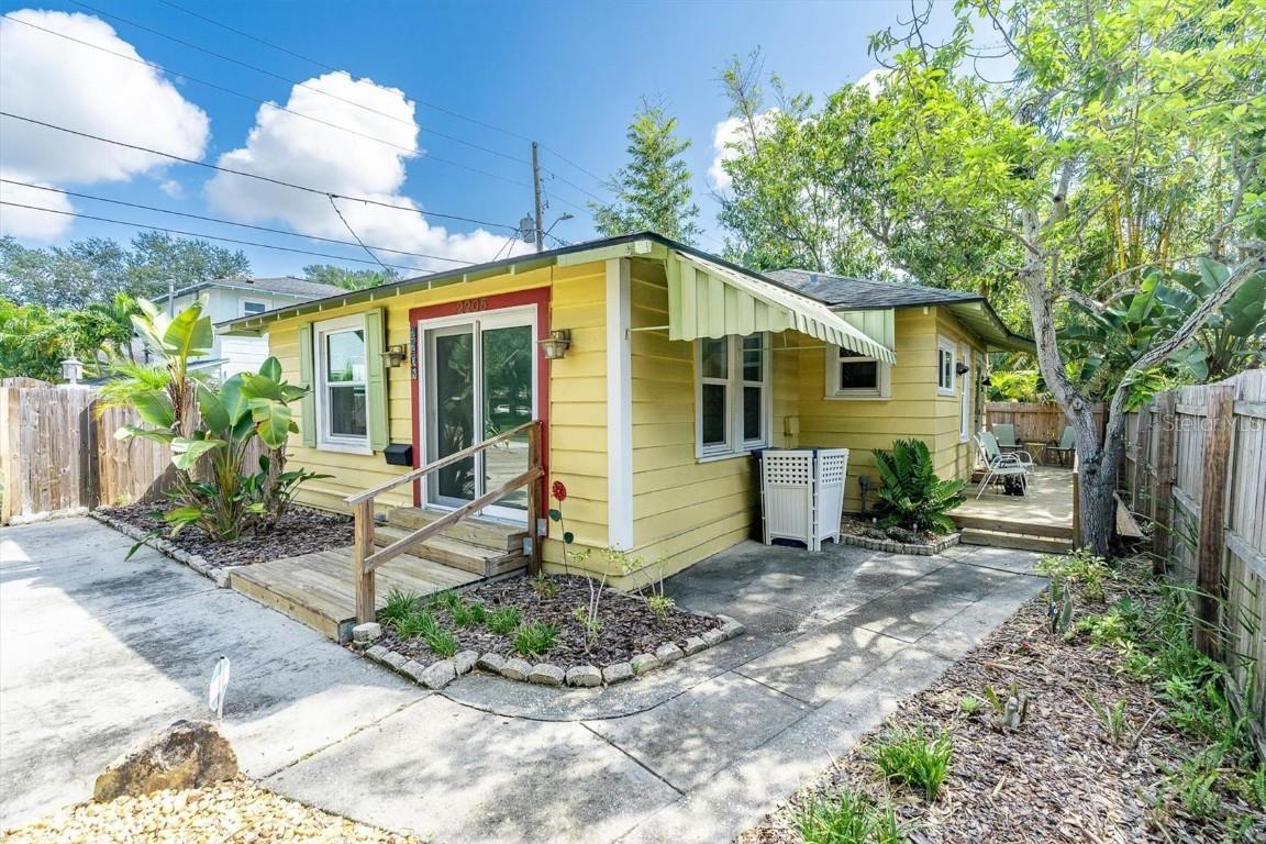 2205 5th St., St Petersburg, FL 33704