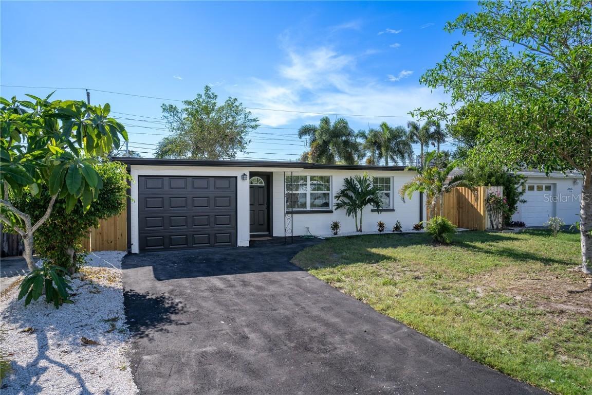 12084 106th St., Largo, FL 33773