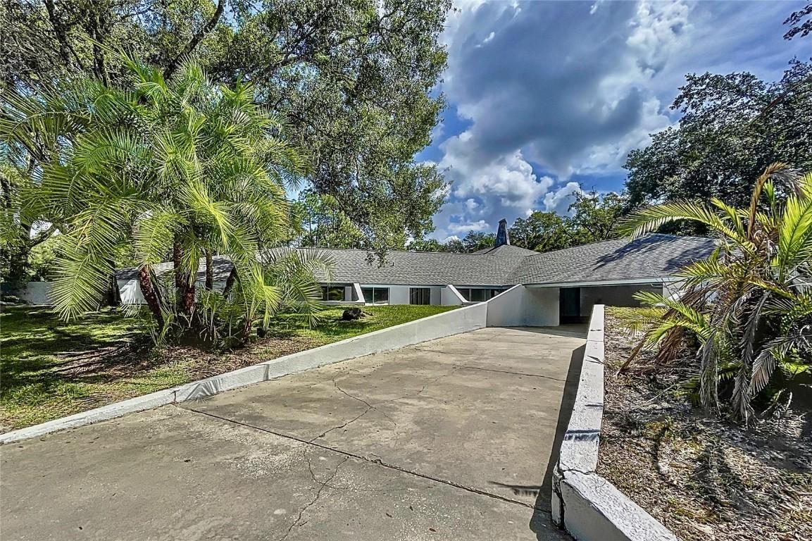 1906 Sunset Ln., Lutz, FL 33549