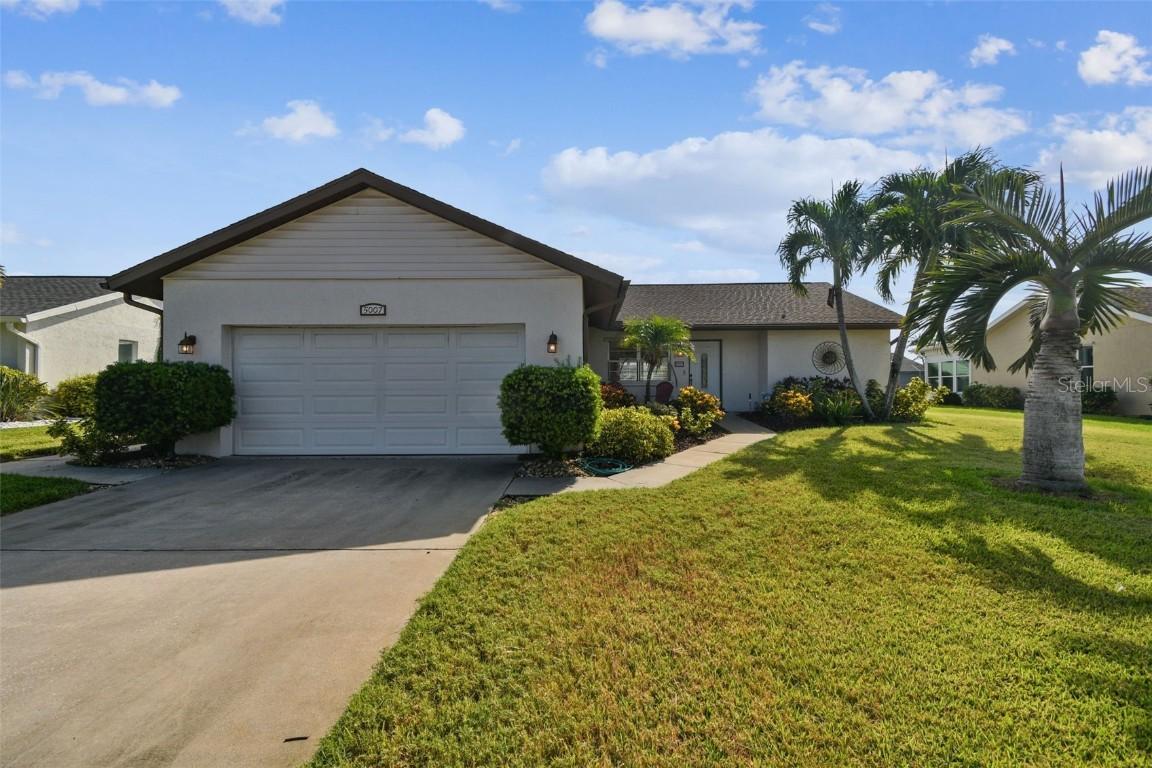 5007 Mangrove Point Rd., Bradenton, FL 34210