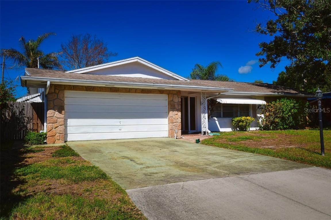 13827 Antigua Dr., Seminole, FL 33776