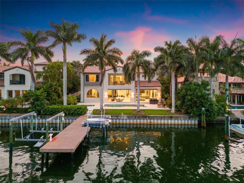 851 Brightwaters Blvd., St Petersburg, FL 33704