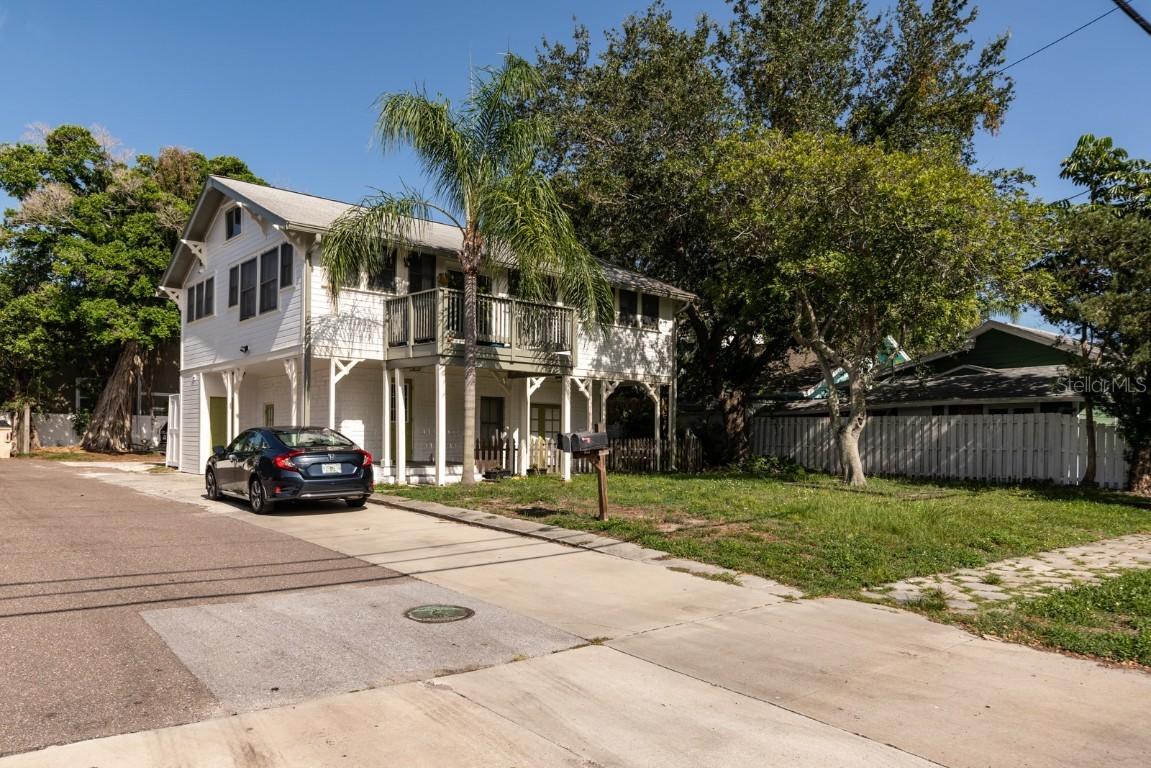 1015 Locust St., St Petersburg, FL 33701