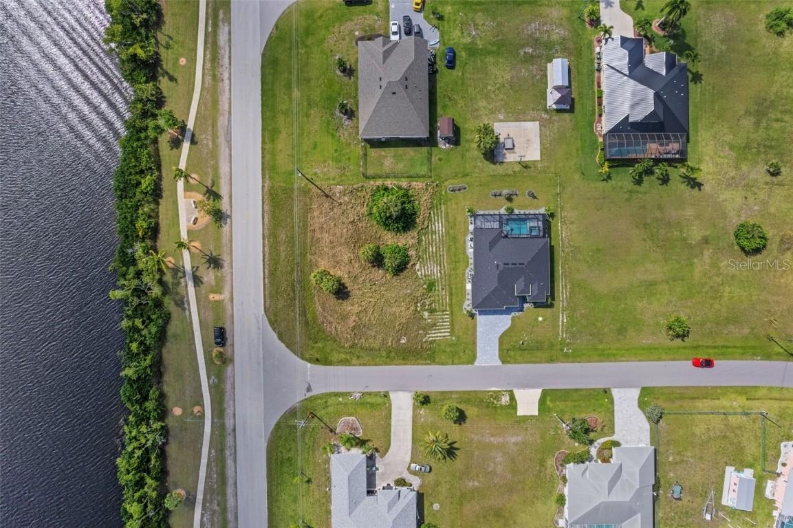 15401 Alcove Cir., Port Charlotte, FL 33981
