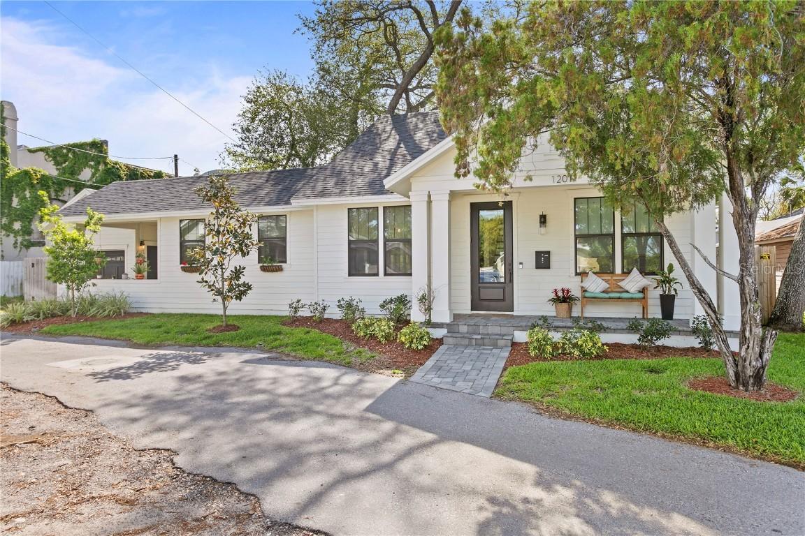 1201 8th Street Ct., St Petersburg, FL 33701