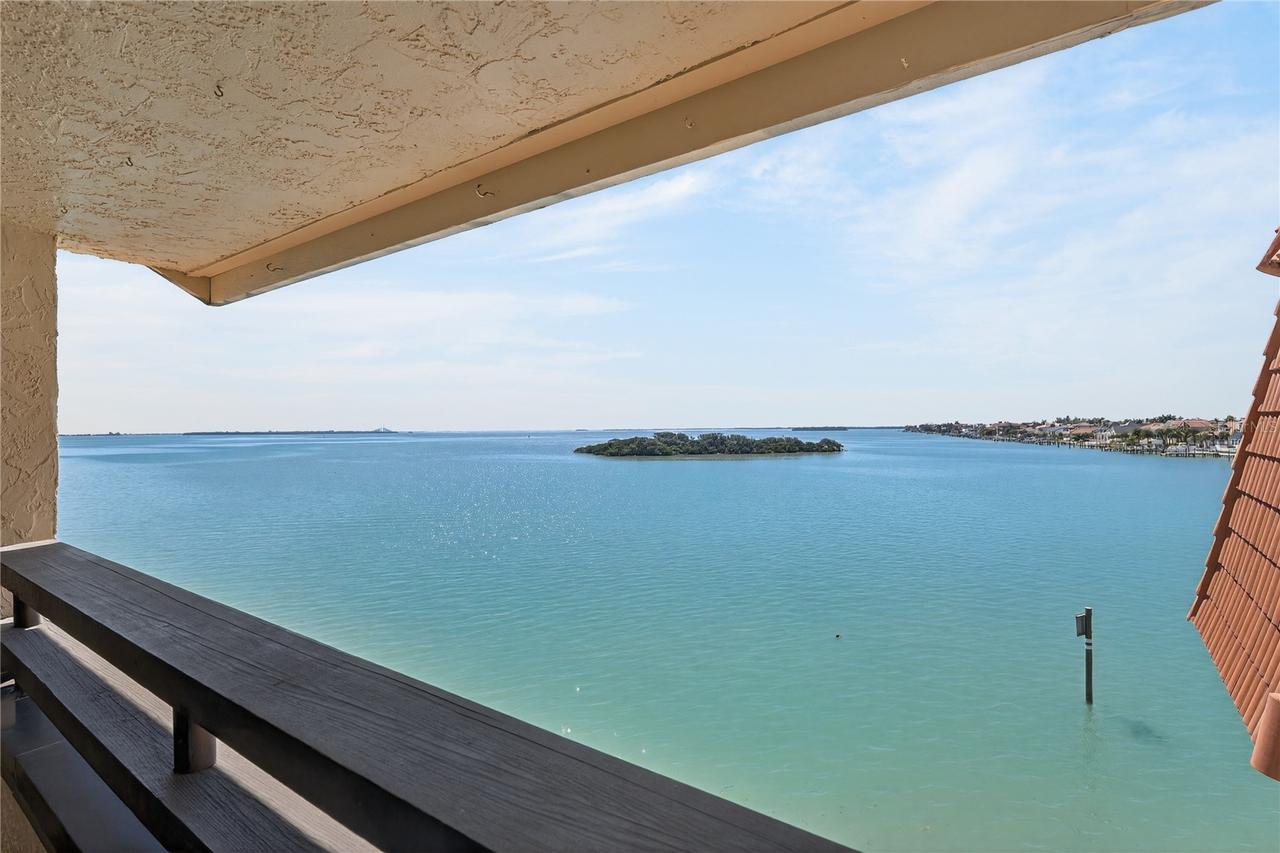 138 1st St. #302, Tierra Verde, FL 33715