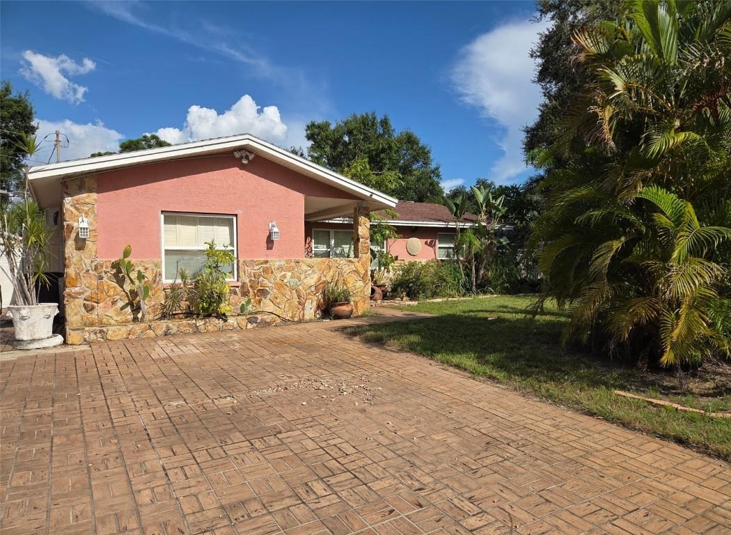 8665 Mockingbird Ln., Seminole, FL 33777