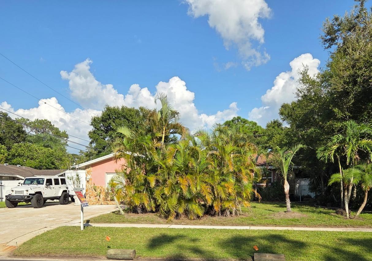 8665 Mockingbird Ln., Seminole, FL 33777