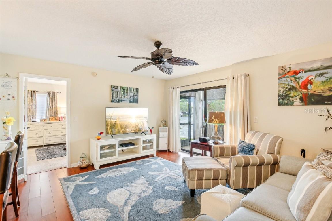 2085 Hunters Glen Dr. #213, Dunedin, FL 34698