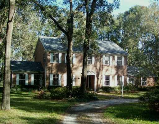 2012 Chinaberry Ln., Deland, FL 32720