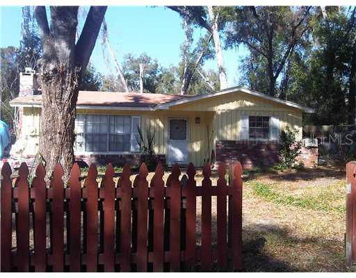 2 Oak Cir., DeLand, FL 32724