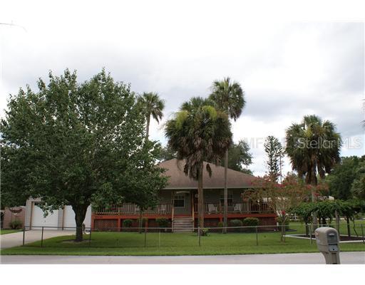 55730 Holiday Cir., Astor, FL 32102