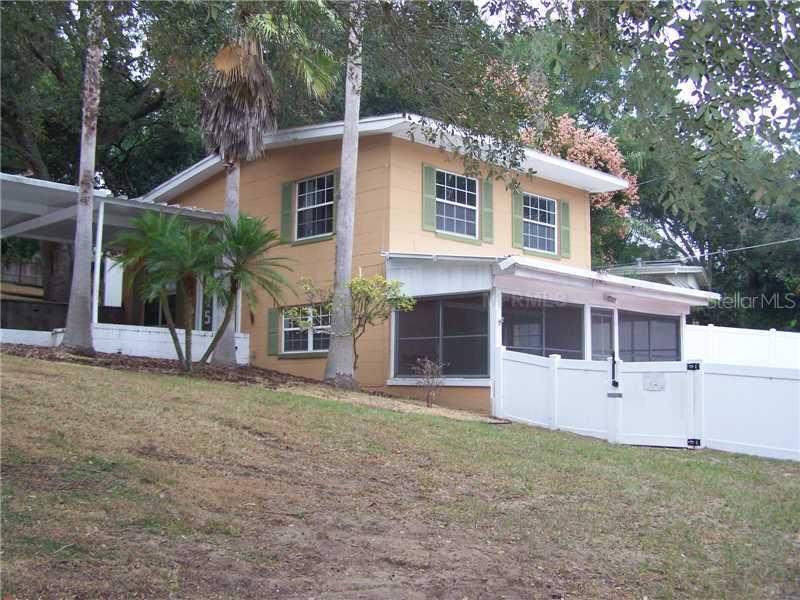 1645 Lakeview Ct., Eustis, FL 32726