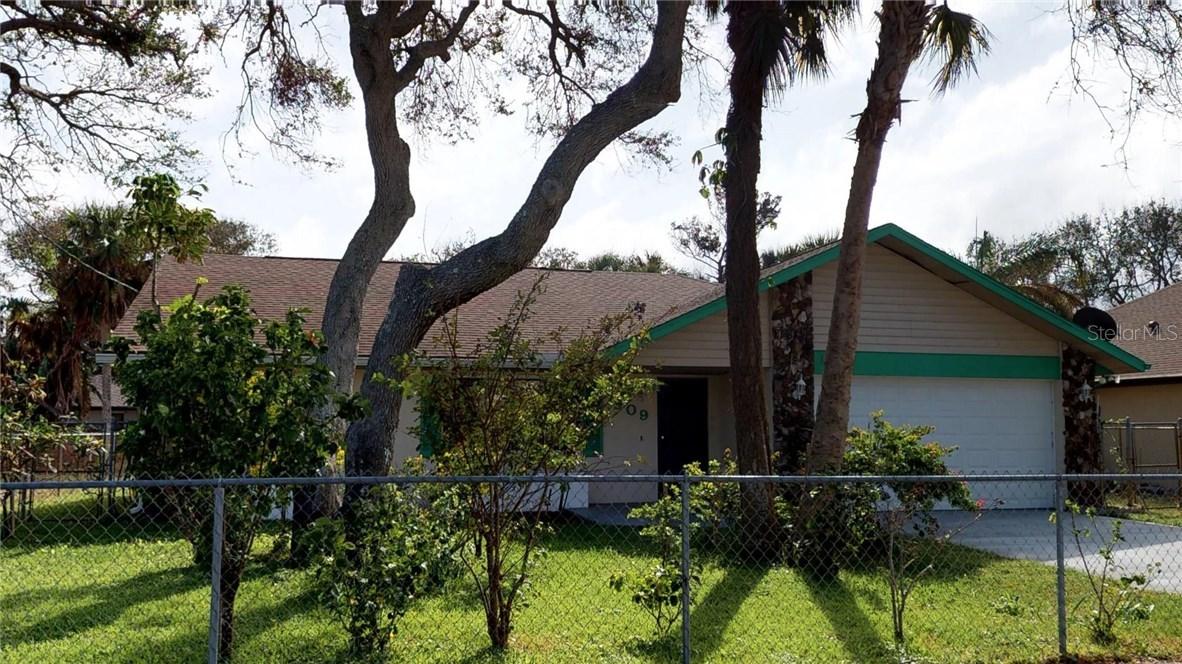 809 Maple St., New Smyrna Beach, FL 32169