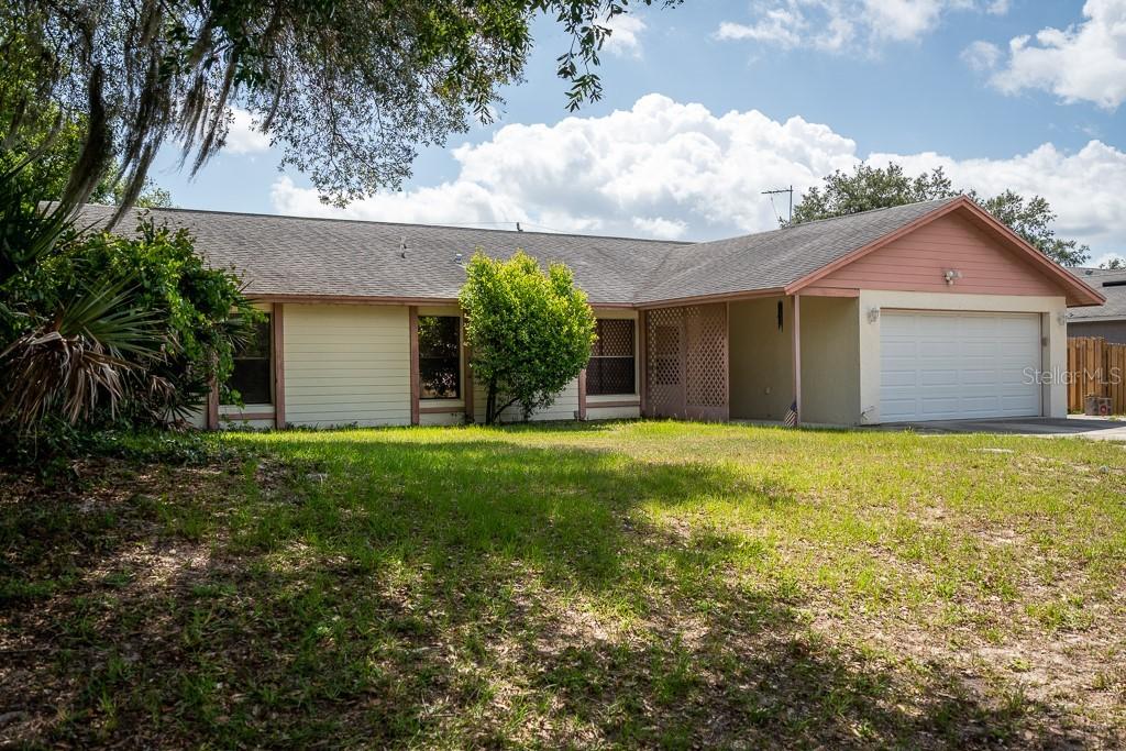 1075 Shepherd Ave, Deltona, FL 32738
