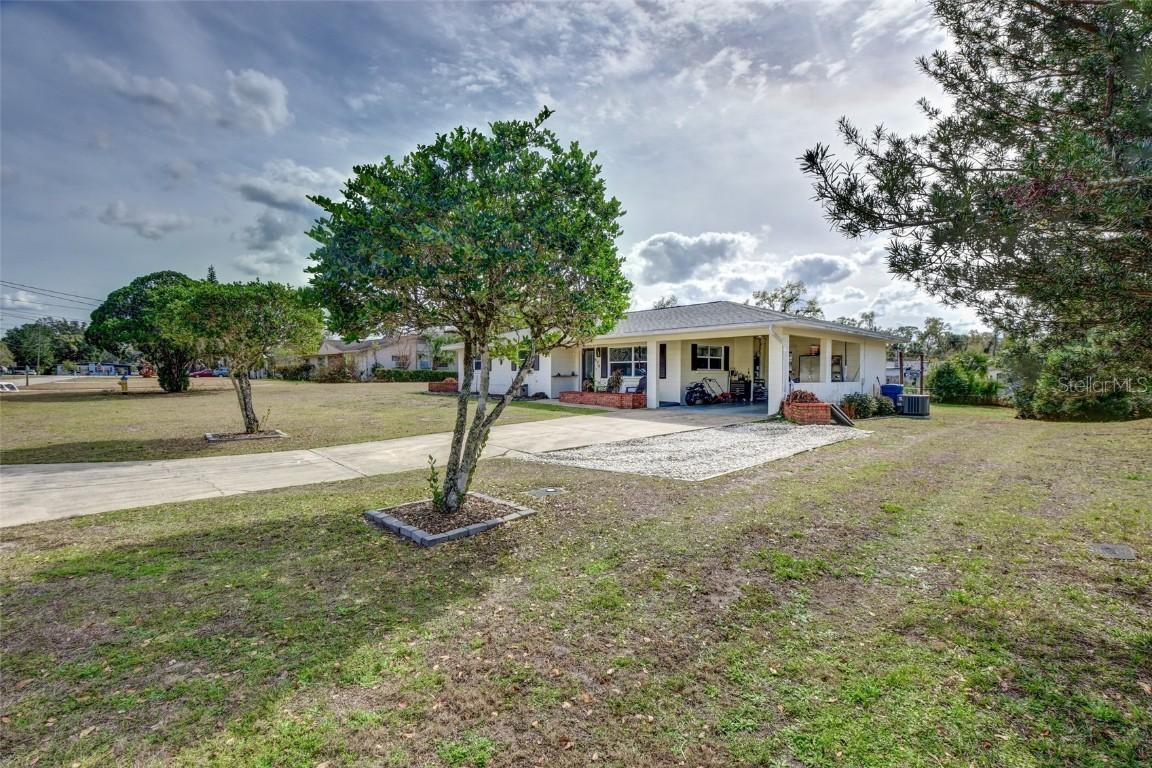 570 Parkdale Ct., DeLand, FL 32724