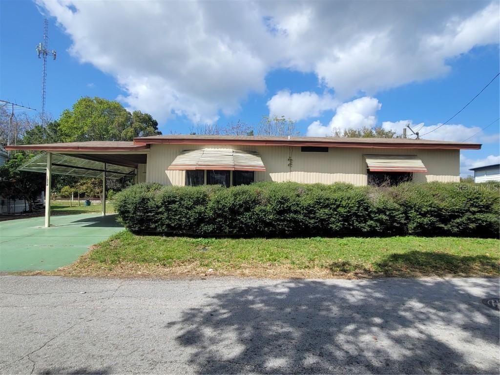 1334 Westland Dr., Tavares, FL 32778