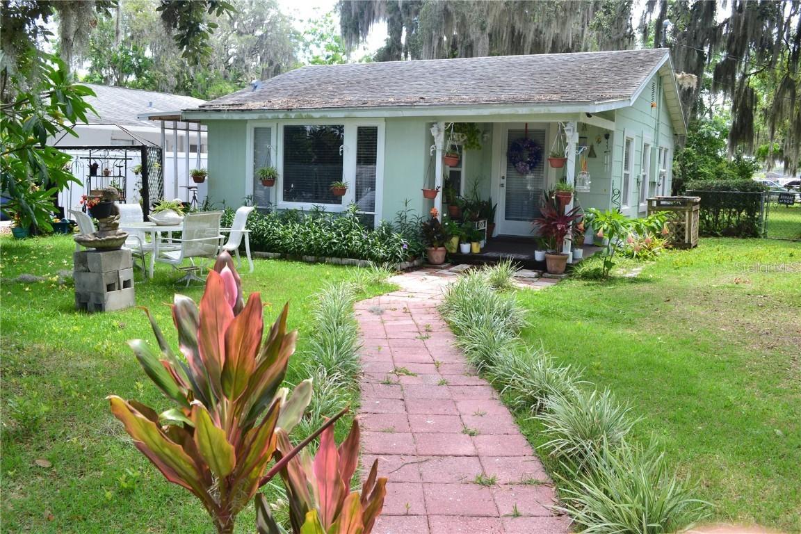 906 N Rockingham Ave., Tavares, FL 32778