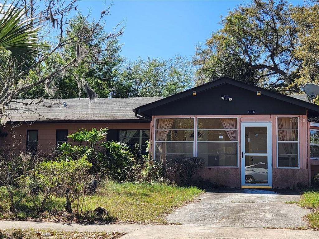 1916 Selleen Dr., Eustis, FL 32726
