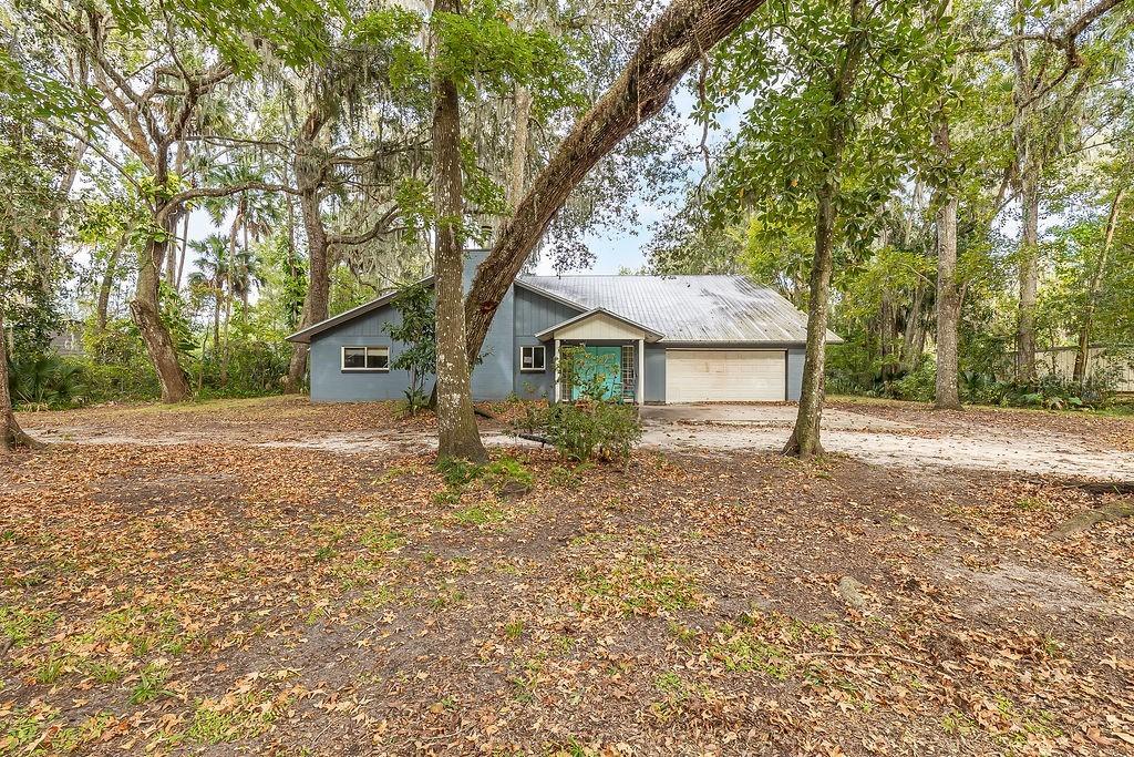 555 Wildwood Dr., New Smyrna Beach, FL 32168
