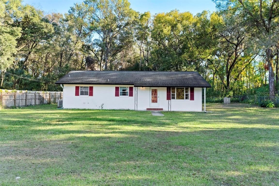 2 Poinsettia Dr., Deland, FL 32724