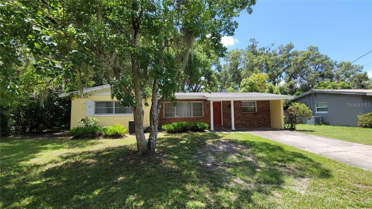 906 E Wisconsin Ave., Deland, FL 32724