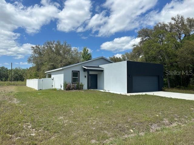 28 Guava Ln., Ocklawaha, FL 32179