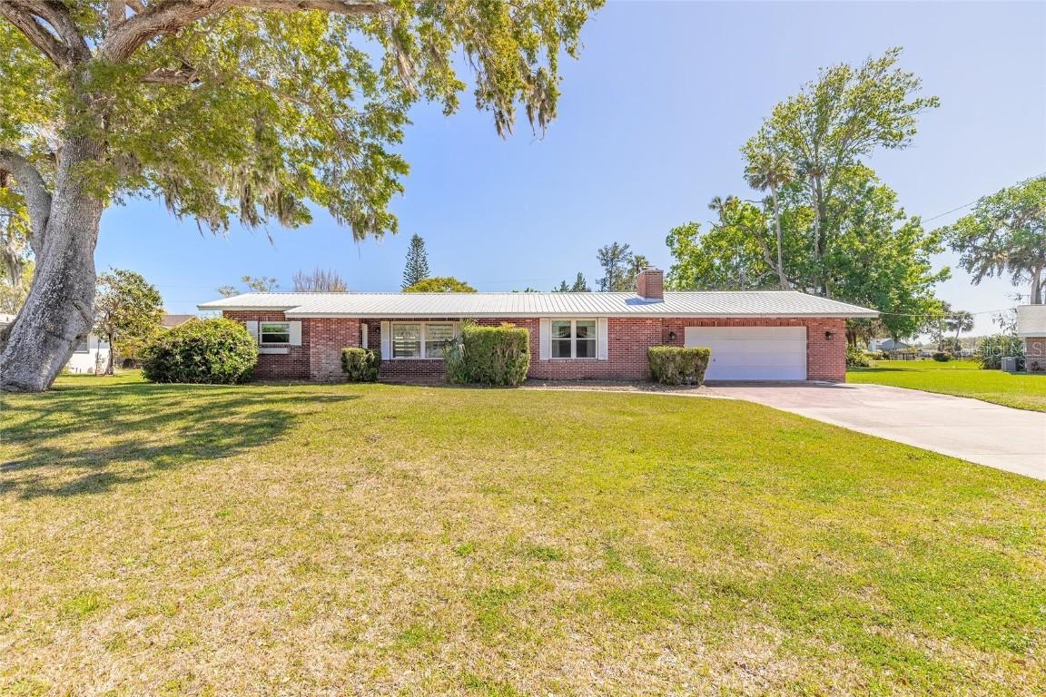 953 Pineapple Rd., South Daytona, FL 32119