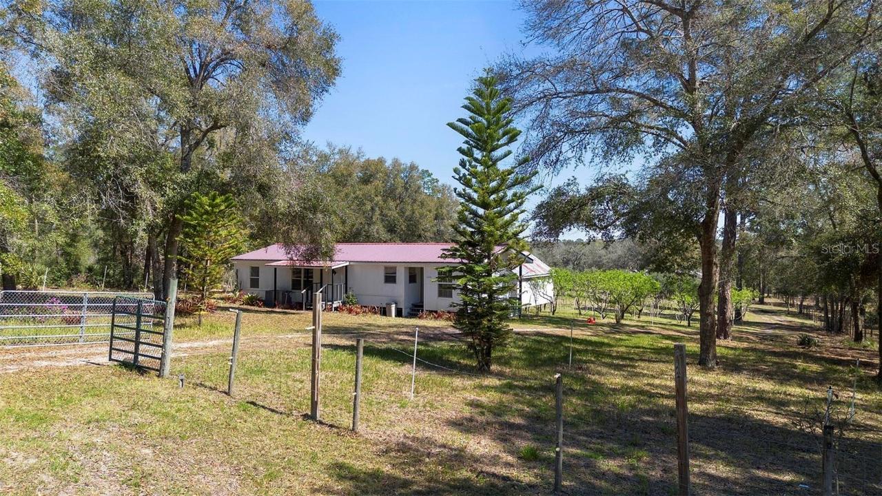 21020 SE 152nd Ln., Umatilla, FL 32784