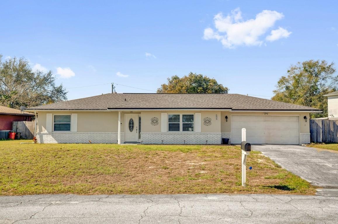 898 Glasgow Ave., Deltona, FL 32738