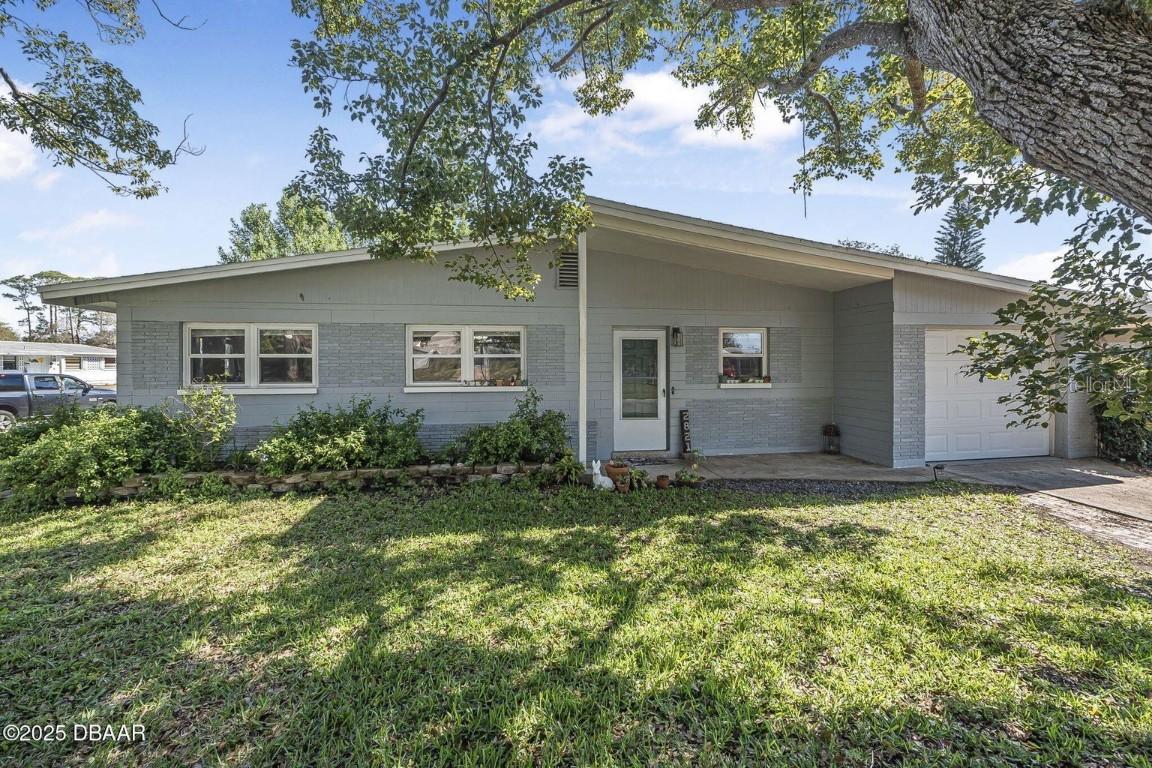 2821 Oak Lea Dr., South Daytona, FL 32119