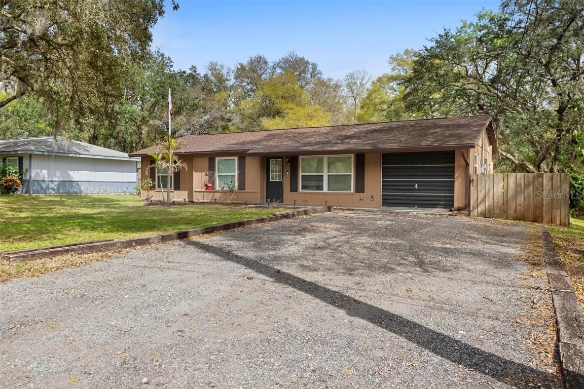 637 Pratt St., Deland, FL 32720