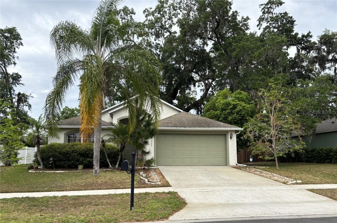 913 Lake Lindley Dr., Deland, FL 32724