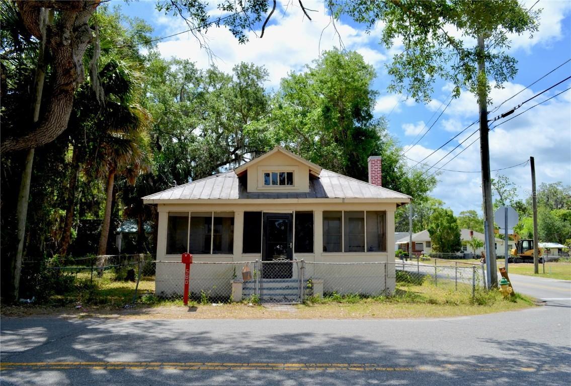 580 Ronnoc Ln., New Smyrna Beach, FL 32168