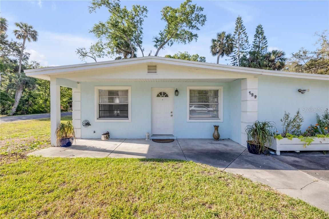 128 Oakridge Ave., Edgewater, FL 32132