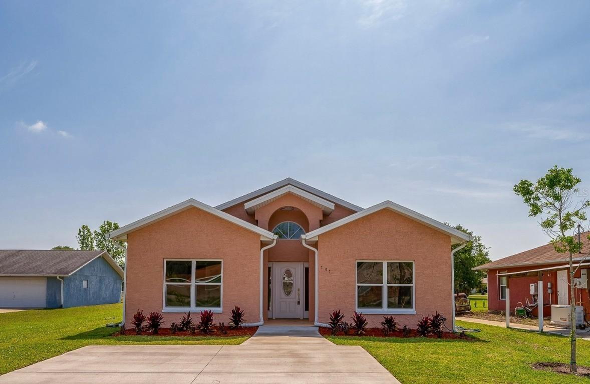 707 Hamilton St., New Smyrna Beach, FL 32168